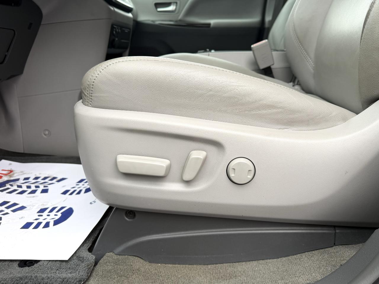 Toyota Sienna XLE 7-Passenger AWD 2017