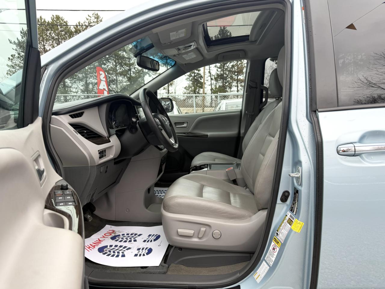 Toyota Sienna XLE 7-Passenger AWD 2017