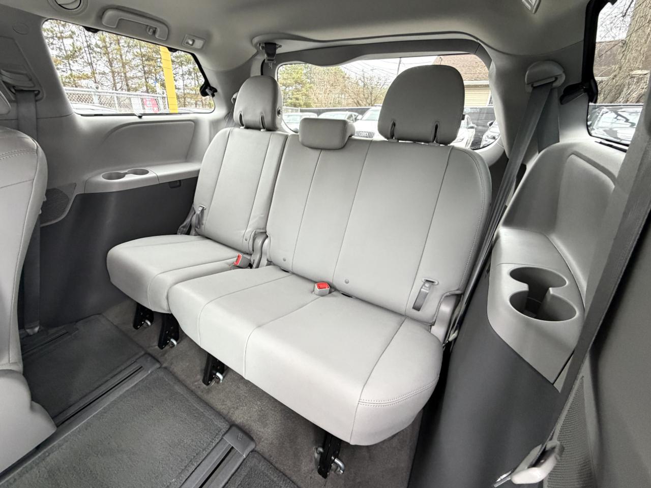 Toyota Sienna XLE 7-Passenger AWD 2017