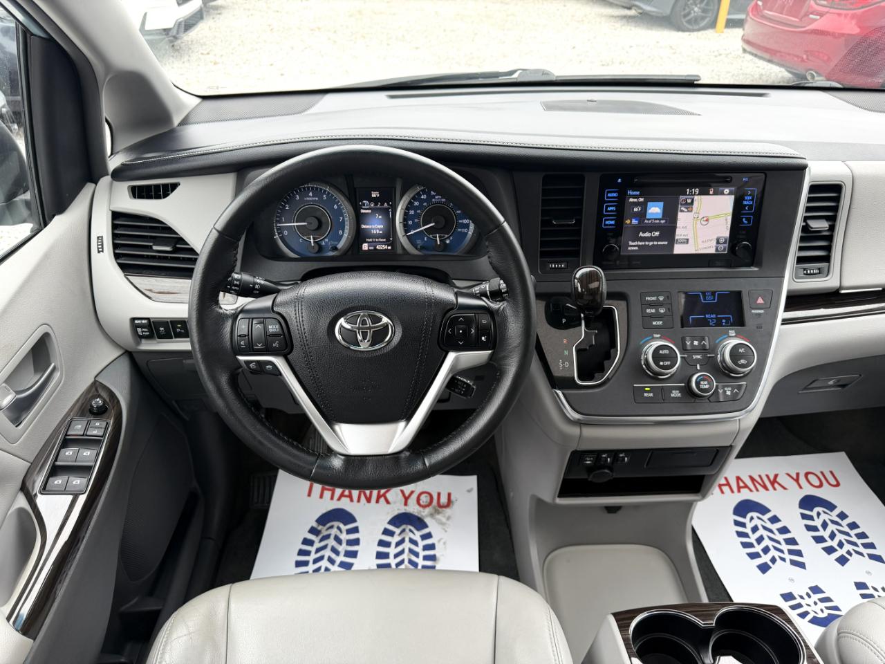 Toyota Sienna XLE 7-Passenger AWD 2017