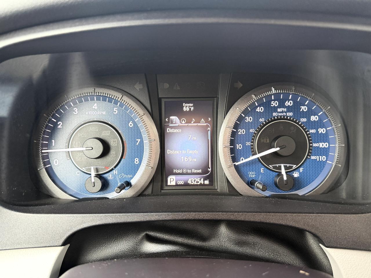 Toyota Sienna XLE 7-Passenger AWD 2017