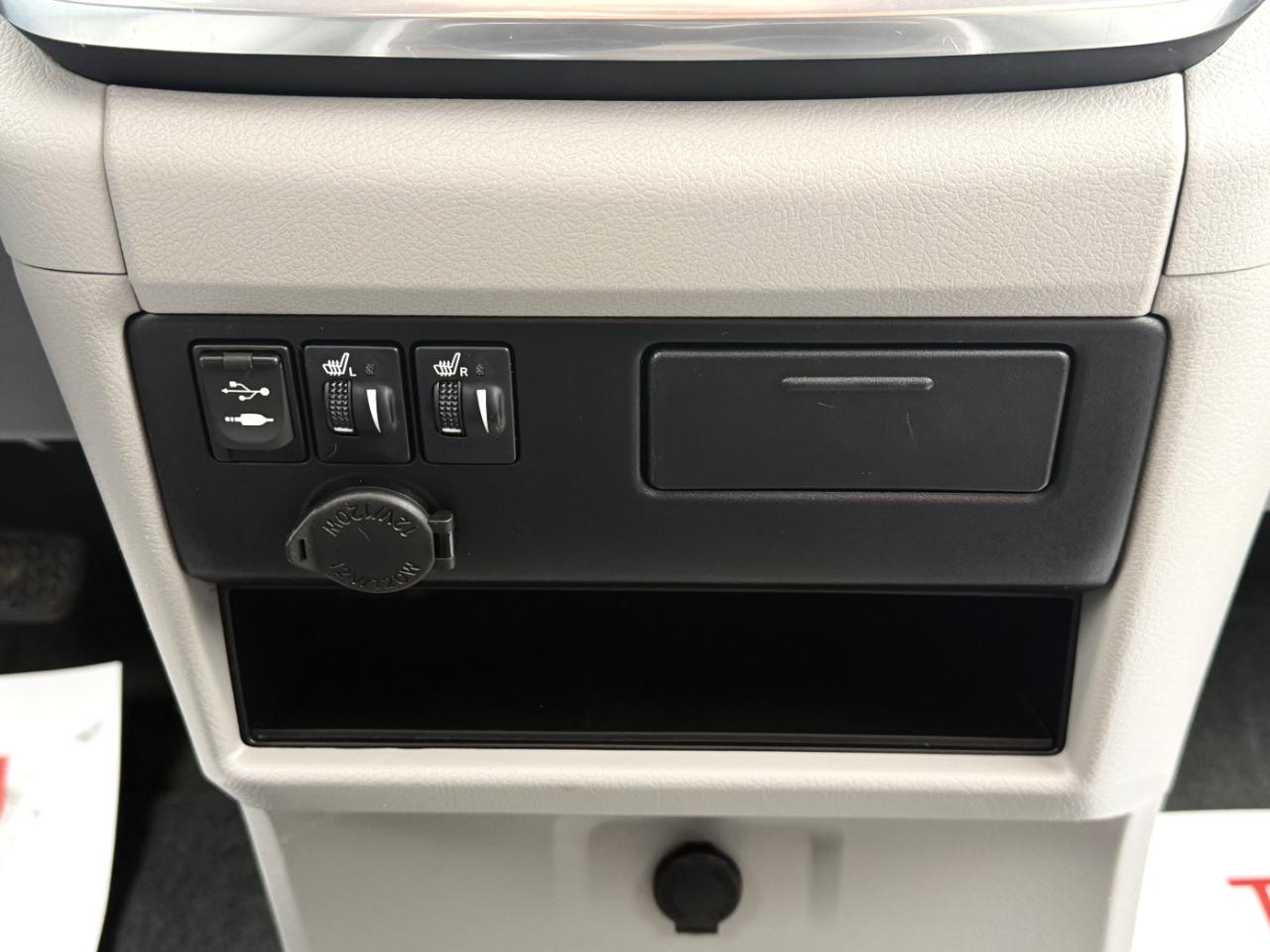 Toyota Sienna XLE 7-Passenger AWD 2017