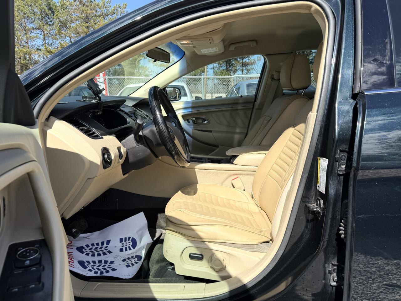 Ford Taurus SE FWD 2014