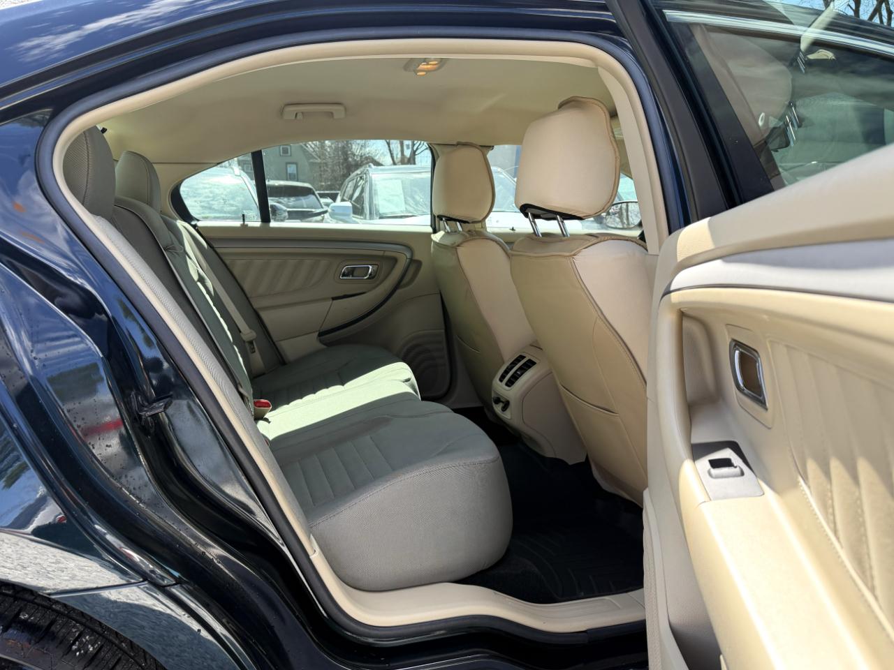 Ford Taurus SE FWD 2014