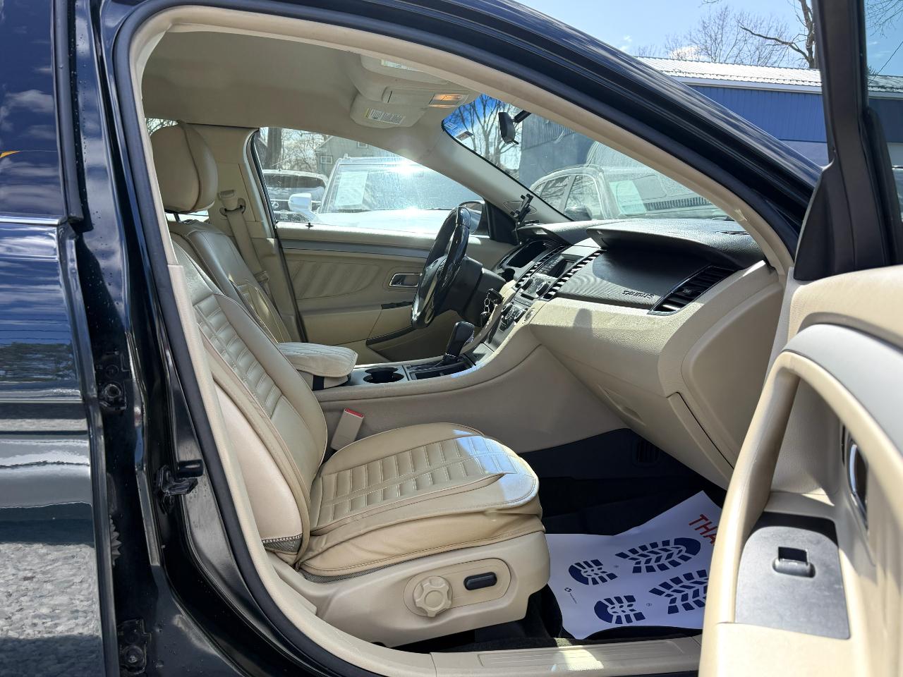 Ford Taurus SE FWD 2014