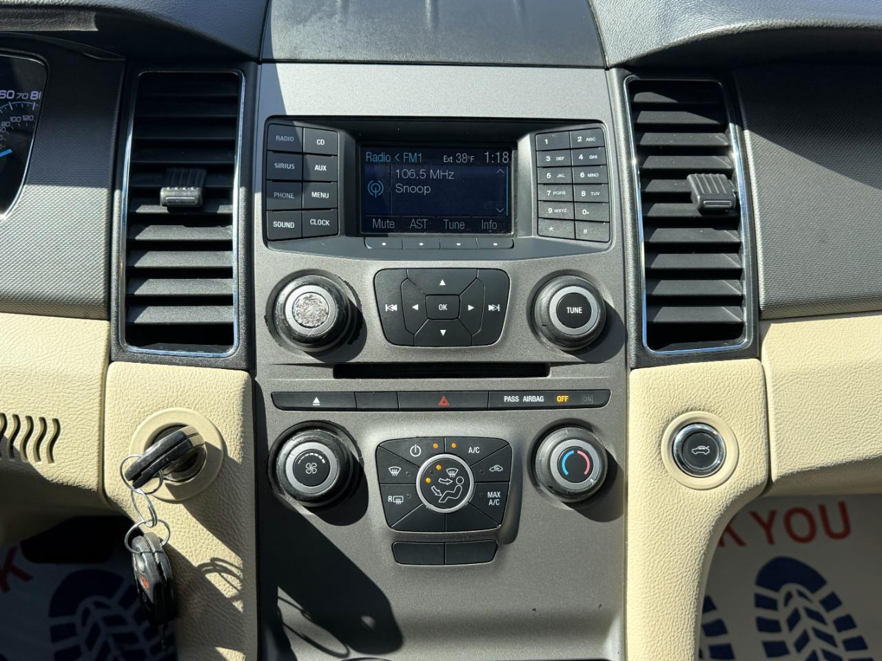 Ford Taurus SE FWD 2014