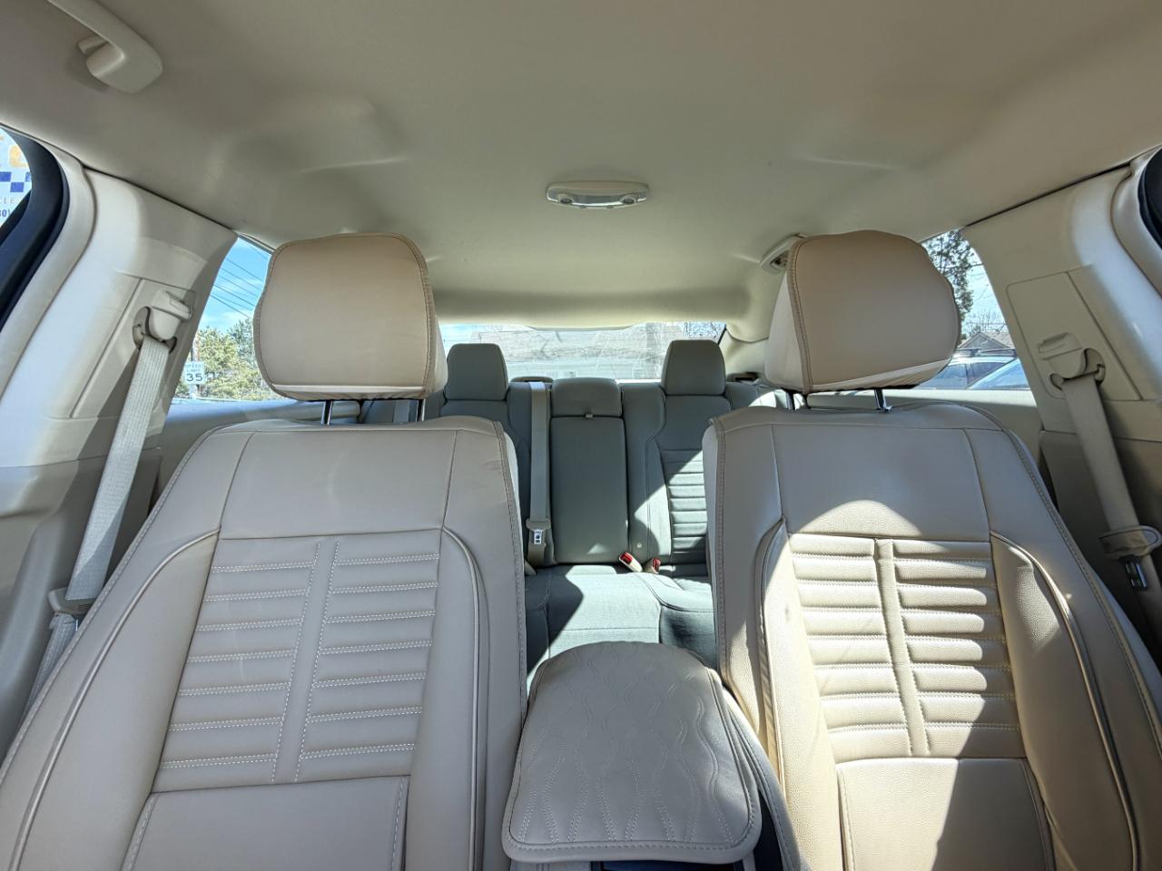 Ford Taurus SE FWD 2014