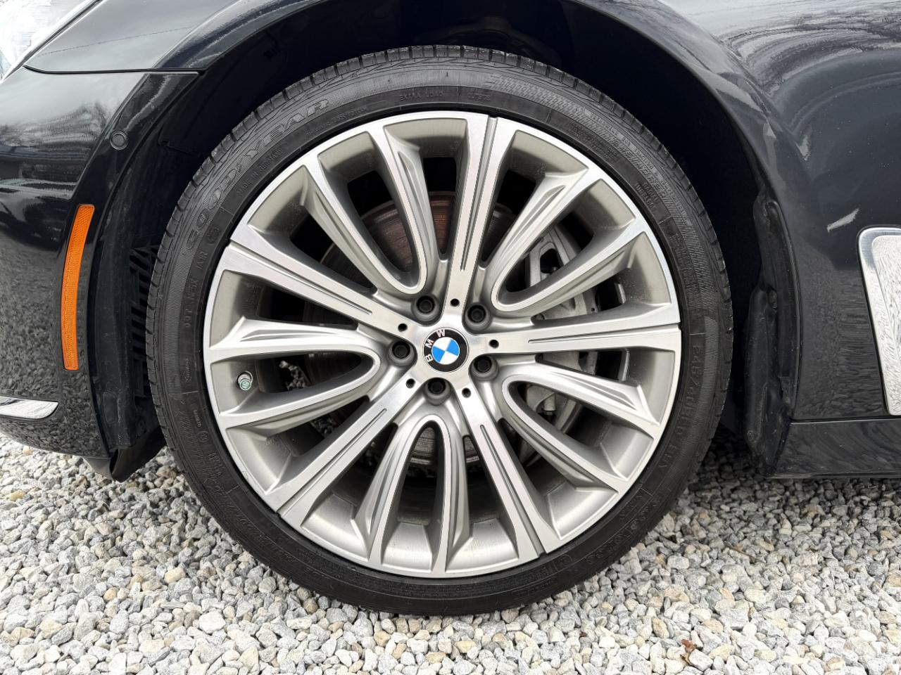 BMW 7-Series 750i 2019