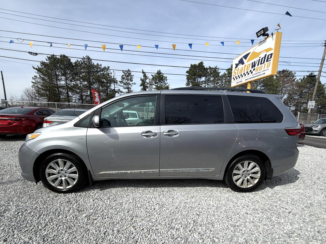 Toyota Sienna LE 7-Passenger AWD 2017