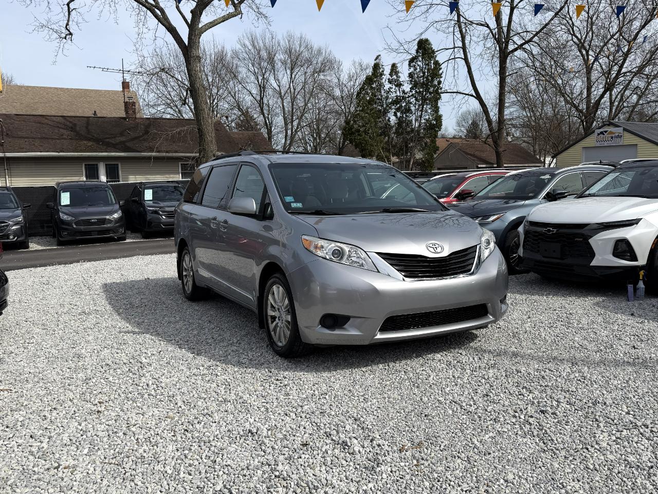 Toyota Sienna LE 7-Passenger AWD 2017
