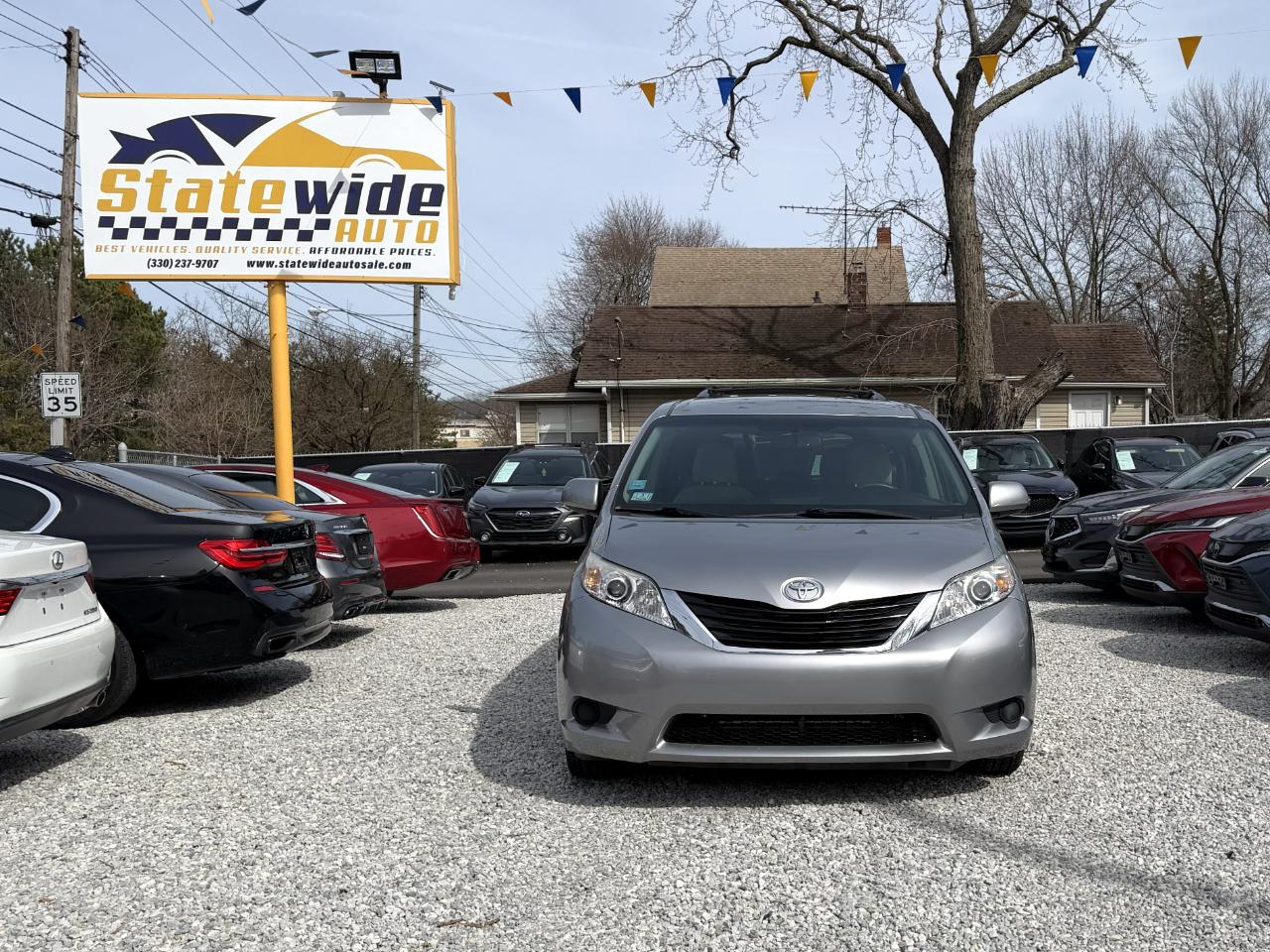 Toyota Sienna LE 7-Passenger AWD 2017