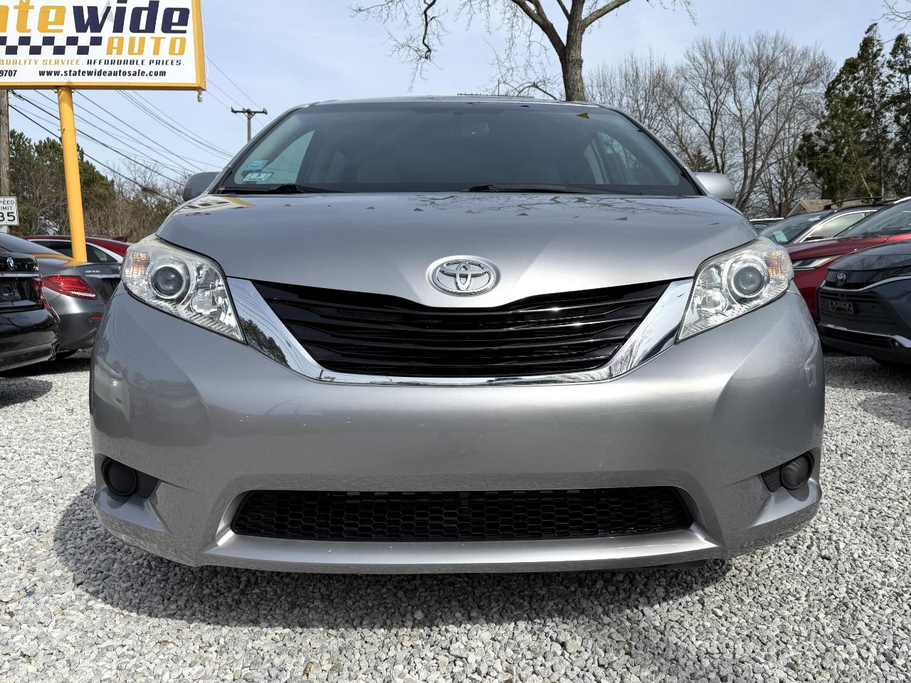 Toyota Sienna LE 7-Passenger AWD 2017