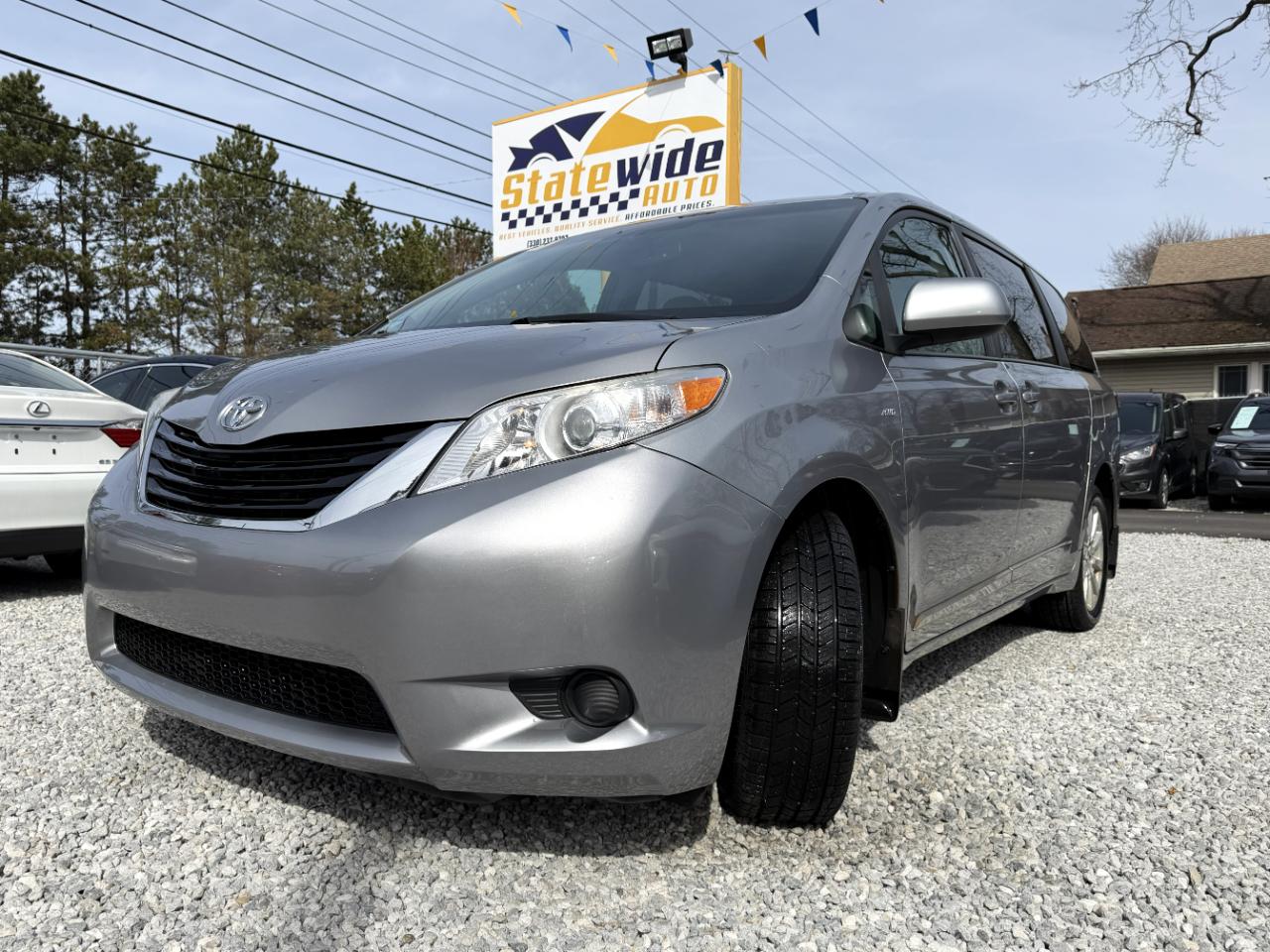 Toyota Sienna LE 7-Passenger AWD 2017
