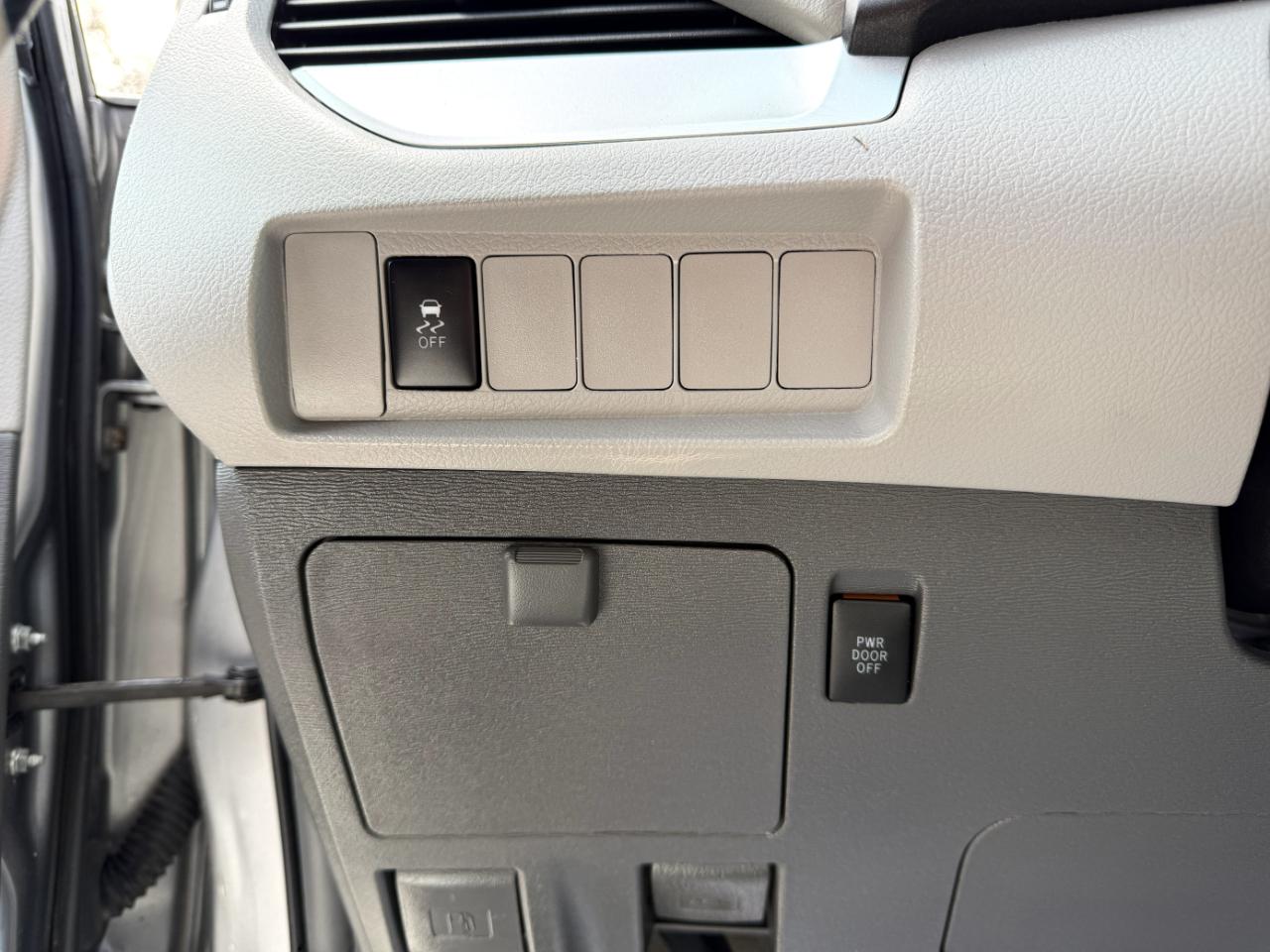 Toyota Sienna LE 7-Passenger AWD 2017