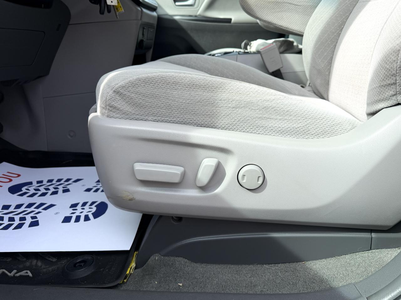 Toyota Sienna LE 7-Passenger AWD 2017