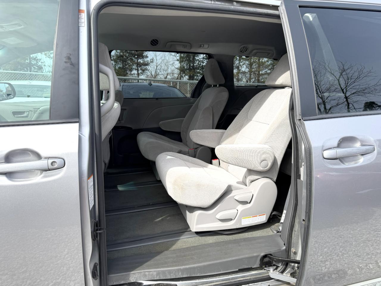 Toyota Sienna LE 7-Passenger AWD 2017