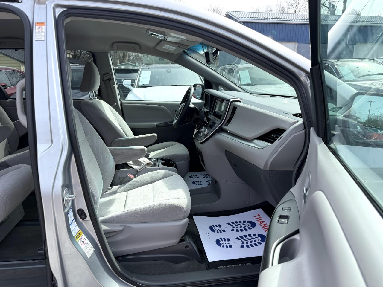 Toyota Sienna LE 7-Passenger AWD 2017