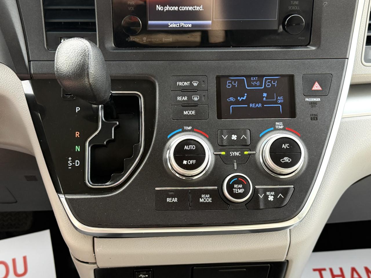Toyota Sienna LE 7-Passenger AWD 2017