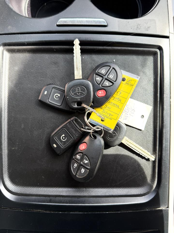 Toyota Sienna LE 7-Passenger AWD 2017