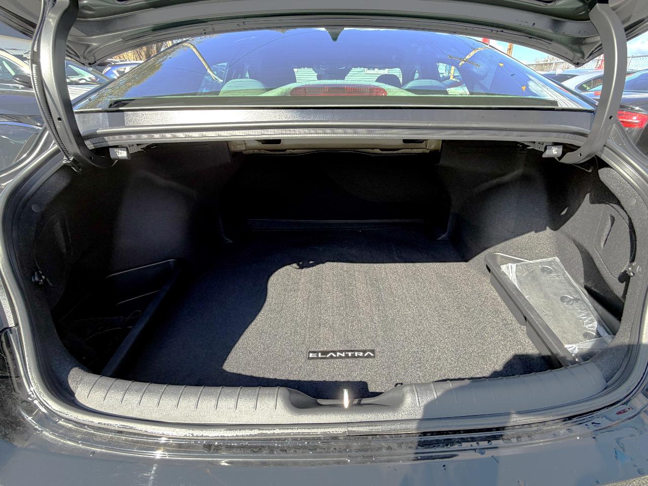 Hyundai Elantra SEL Sport 2025