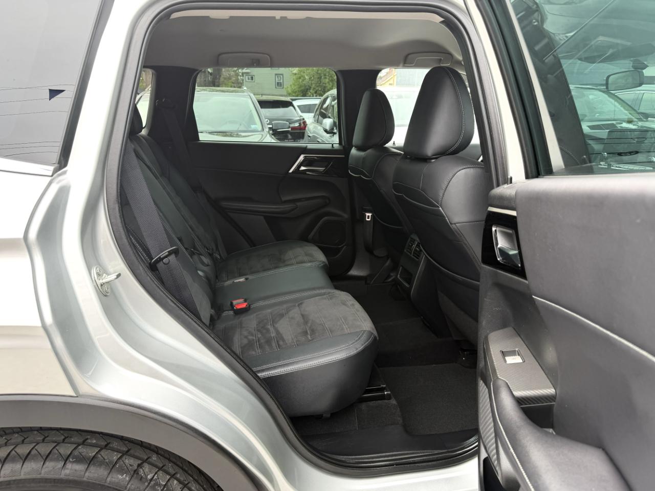 Mitsubishi Outlander SE AWC 2023