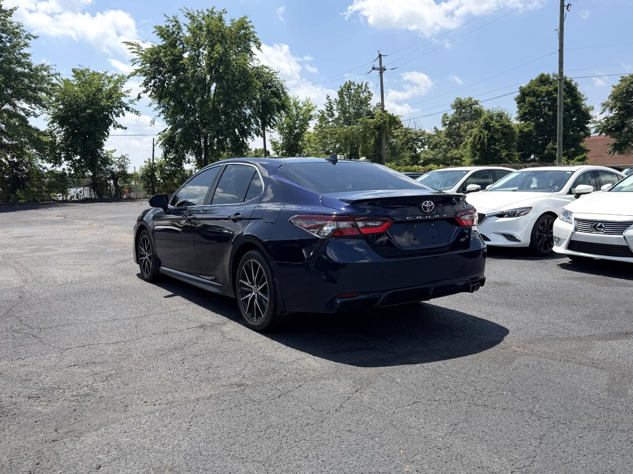 Toyota Camry SE 2021