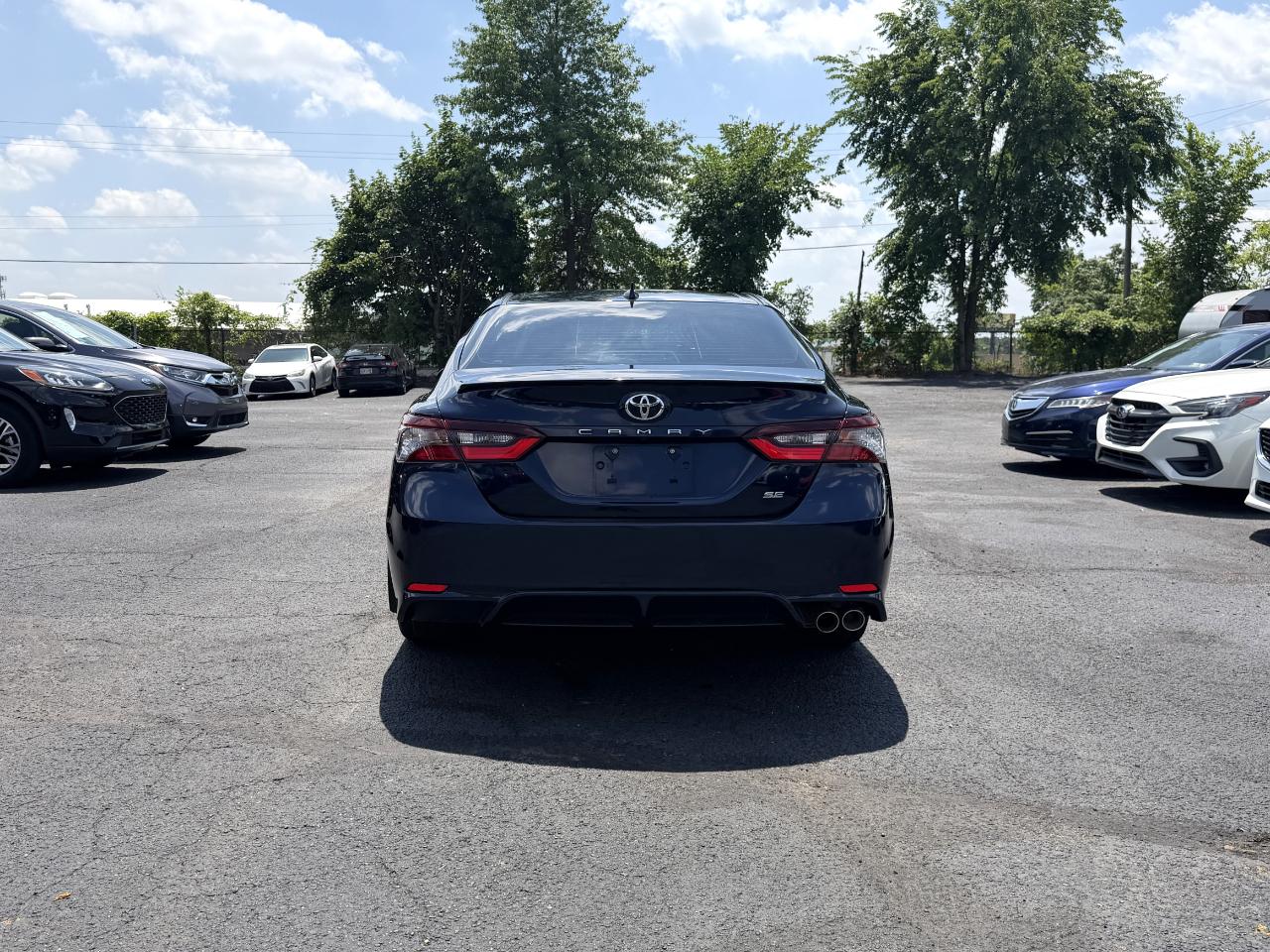 Toyota Camry SE 2021