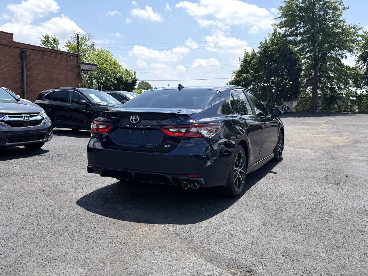 Toyota Camry SE 2021