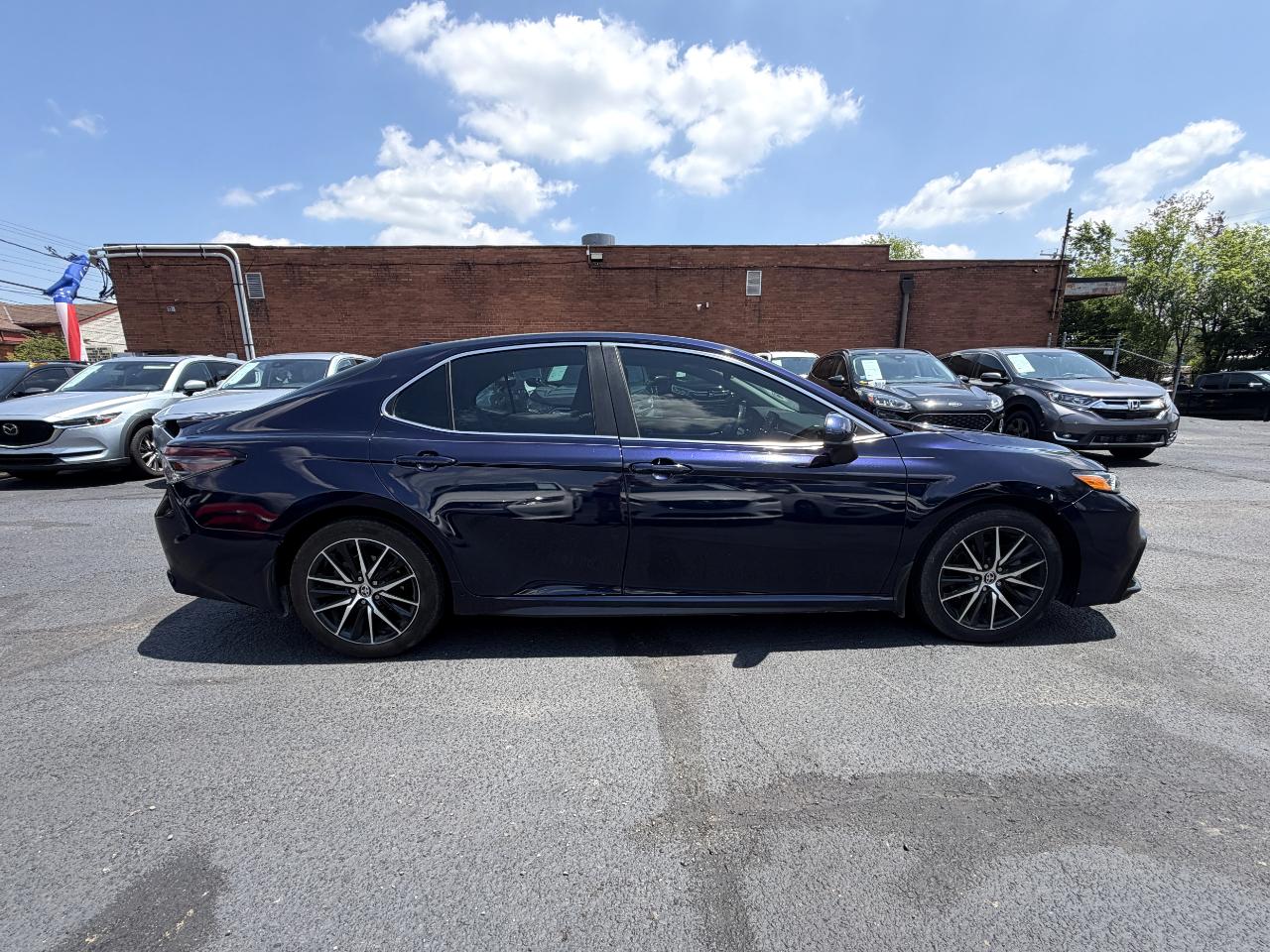 Toyota Camry SE 2021