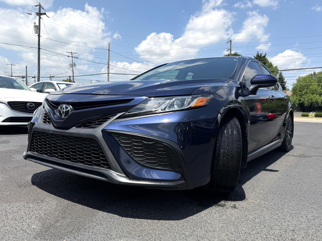 Toyota Camry SE 2021