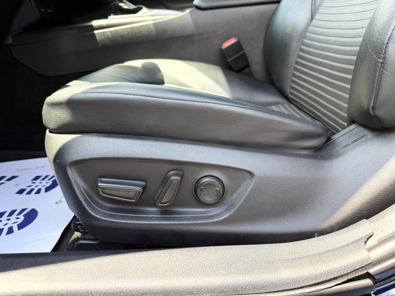Toyota Camry SE 2021