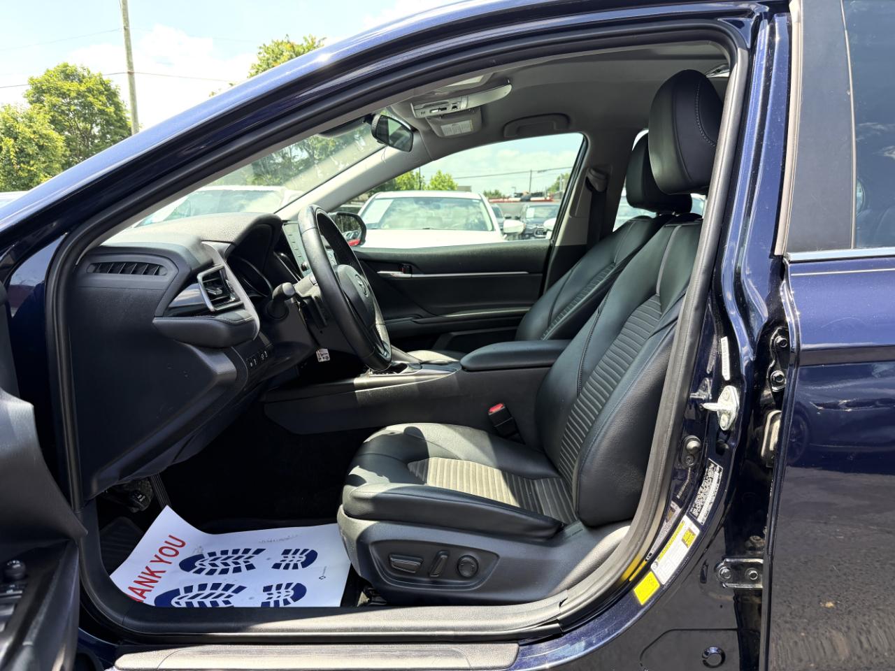 Toyota Camry SE 2021