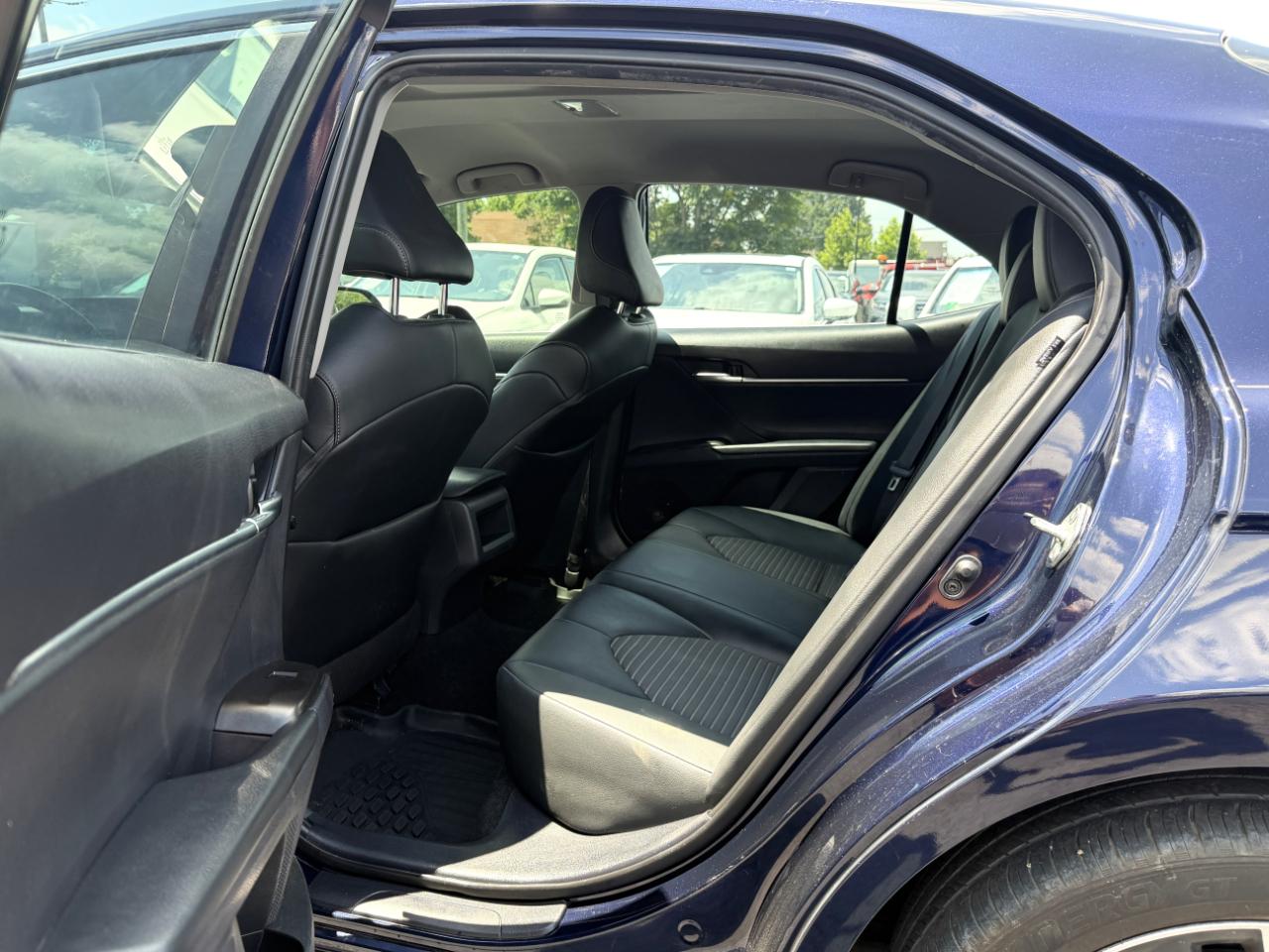 Toyota Camry SE 2021