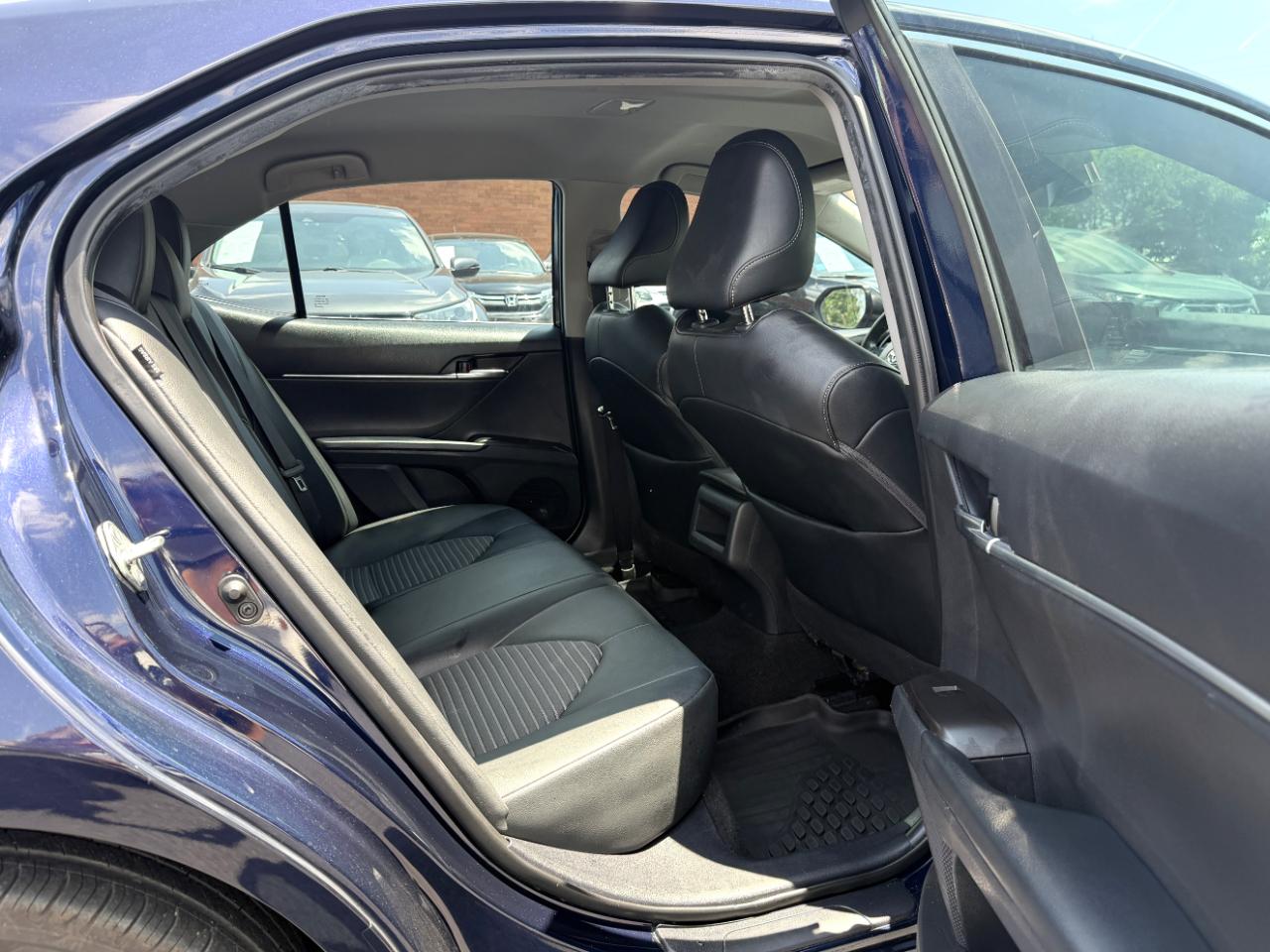 Toyota Camry SE 2021