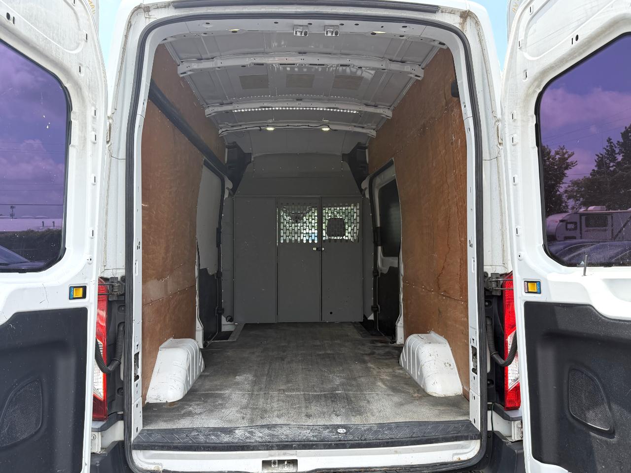 Ford Transit 250 Van High Roof w/Dual Sliding 148-in. WB 2017