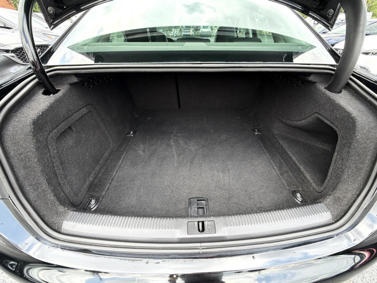 Audi A4 2.0T Premium quattro Sedan 2010