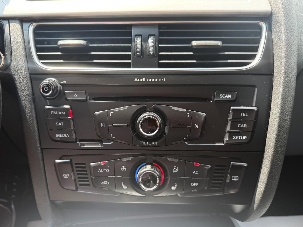 Audi A4 2.0T Premium quattro Sedan 2010