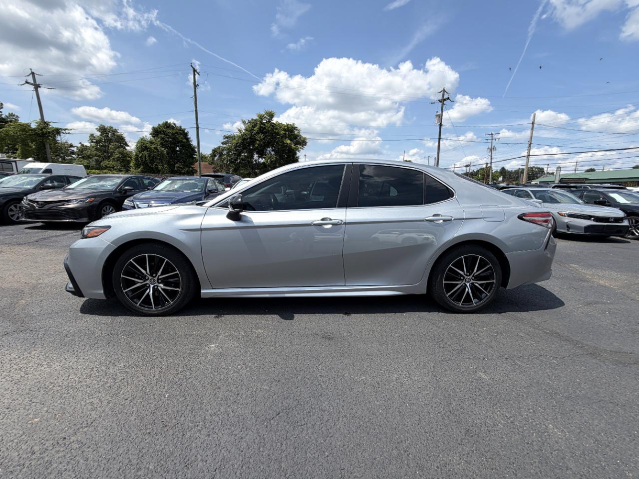 Toyota Camry SE 2021