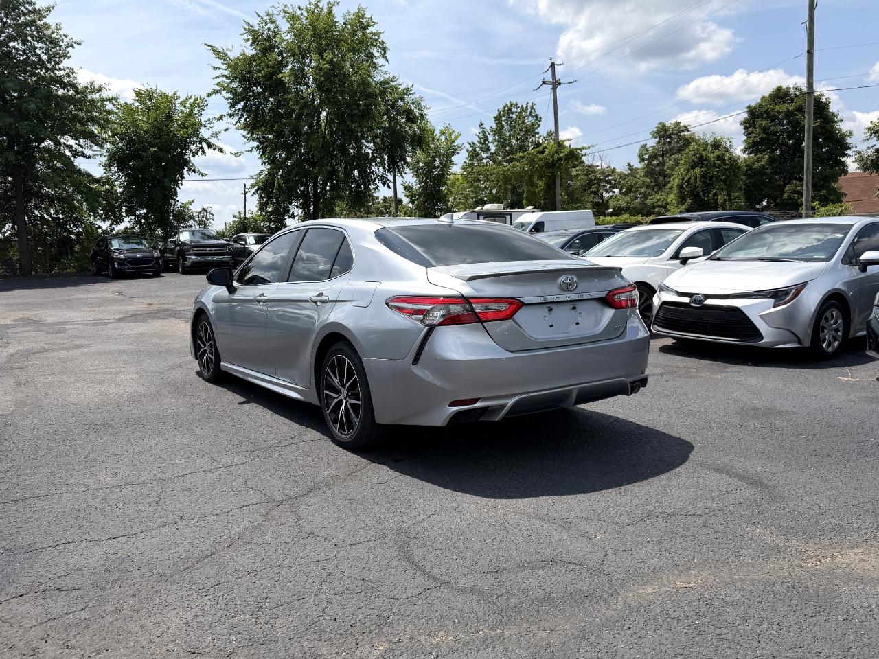 Toyota Camry SE 2021