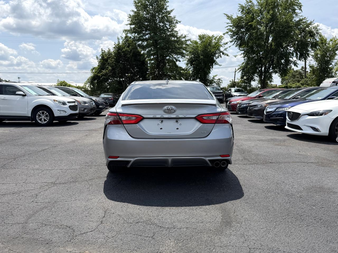 Toyota Camry SE 2021