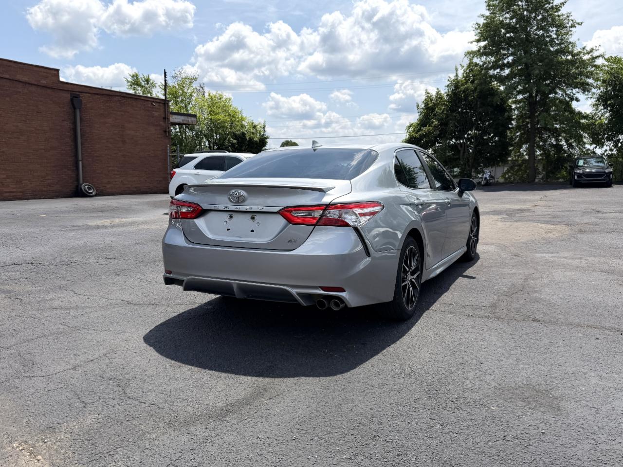 Toyota Camry SE 2021
