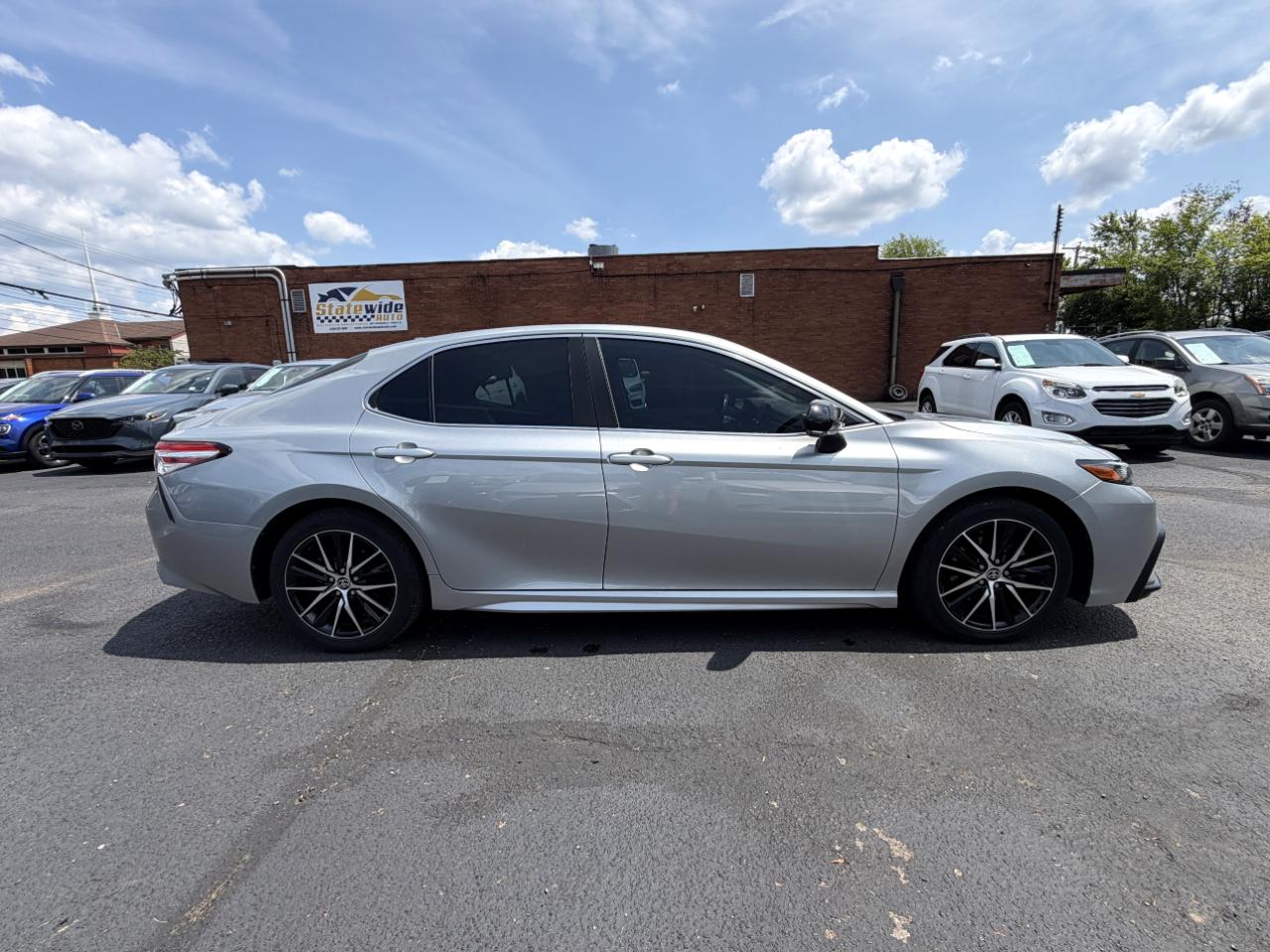 Toyota Camry SE 2021