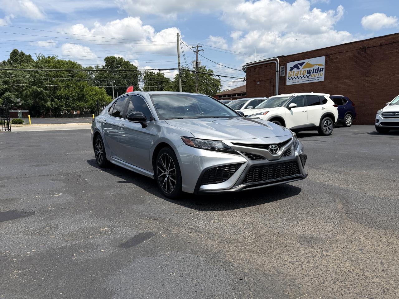 Toyota Camry SE 2021