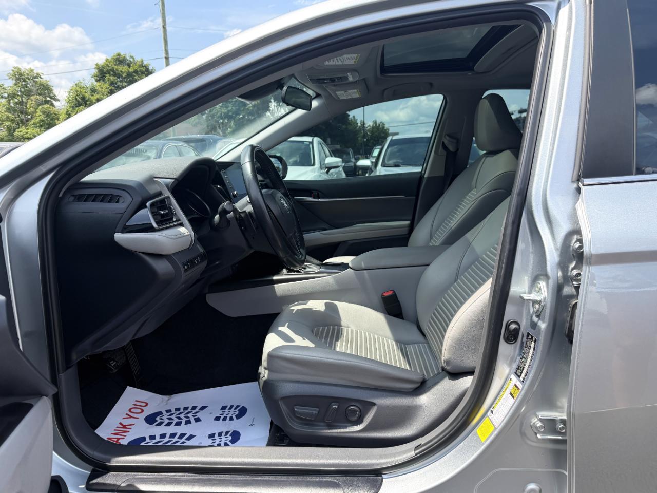 Toyota Camry SE 2021