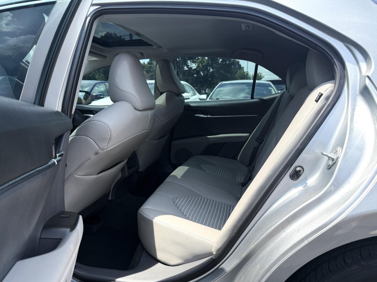 Toyota Camry SE 2021