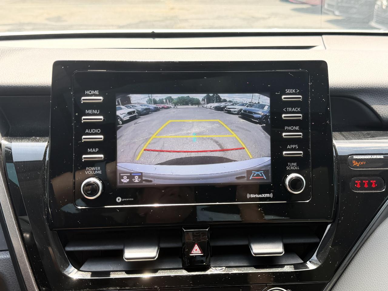 Toyota Camry SE 2021