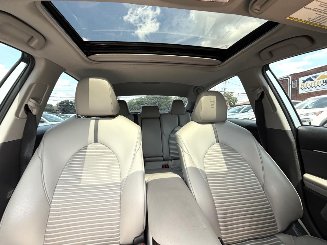 Toyota Camry SE 2021