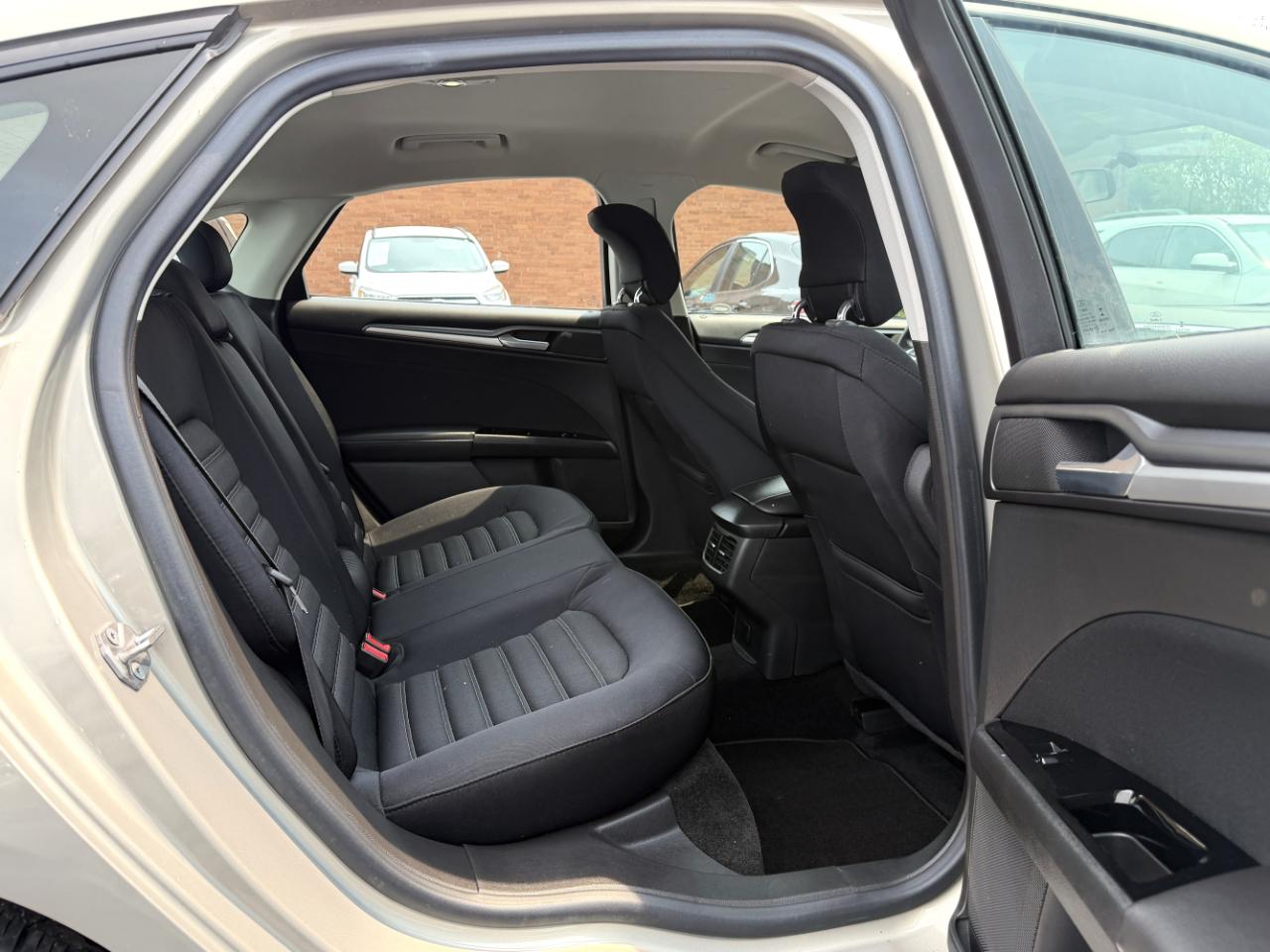 Ford Fusion SE 2015