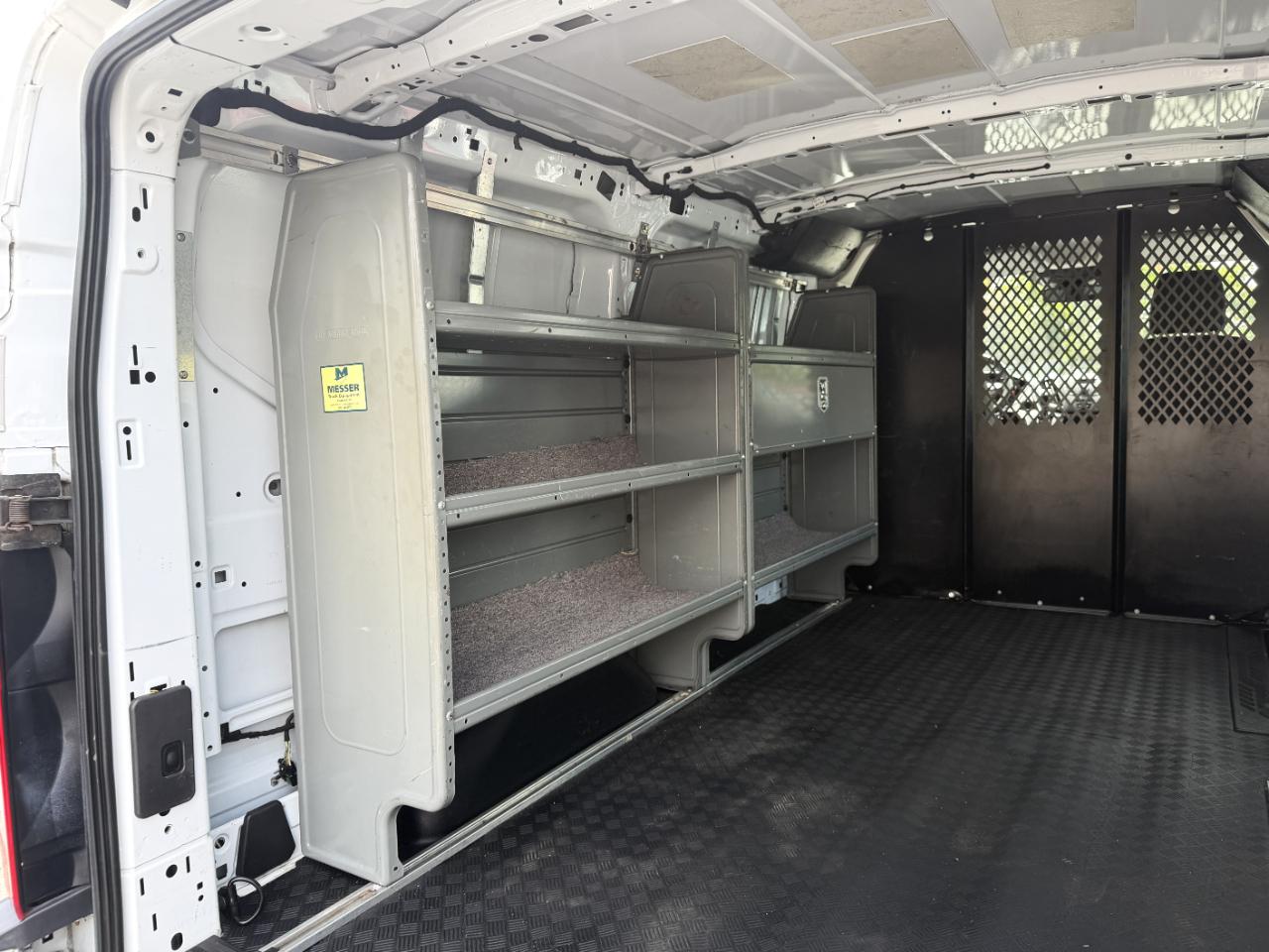 Ford Transit 250 Van Low Roof 60/40 Pass.130-in. WB 2018