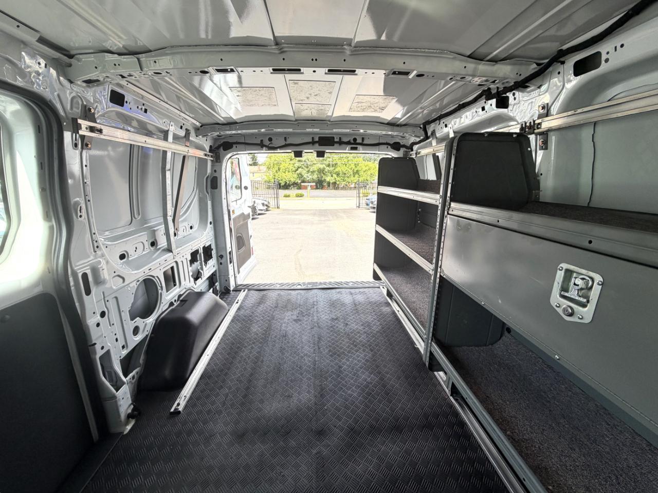 Ford Transit 250 Van Low Roof 60/40 Pass.130-in. WB 2018